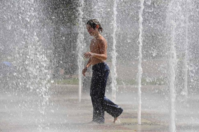 I nxehti përvëlues/ Si të qëndroni të freskët dhe të sigurt gjatë temperaturave të larta