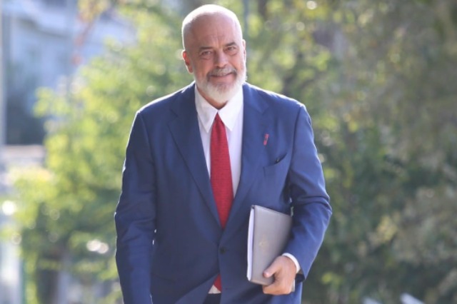 Kryeministri Rama i nënshtrohet ndërhyrjes kirurgjikale në QSUT