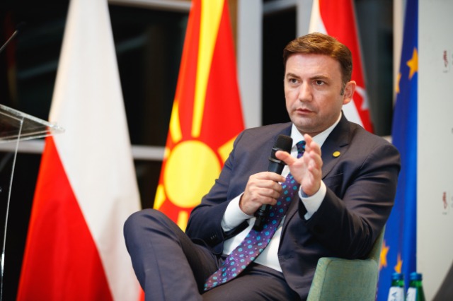 Kreu i diplomacisë së Maqedonisë së Veriut i kërkon Lavrovit tërheqjen ushtarake ruse nga Ukraina