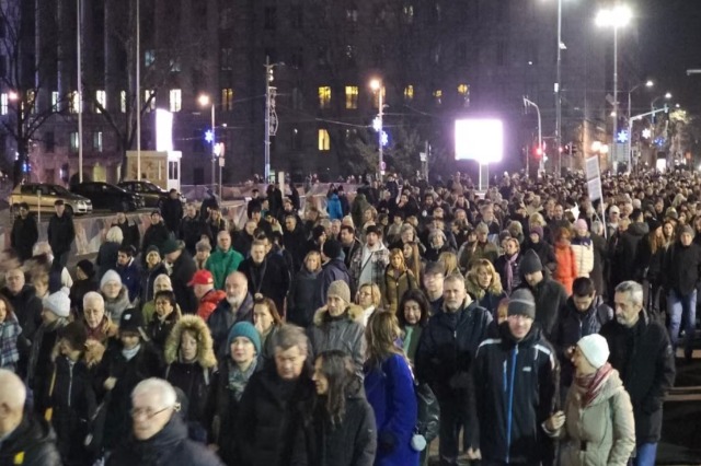 Në Beograd vazhdojnë protestat kundër zgjedhjeve ‘mashtruese’