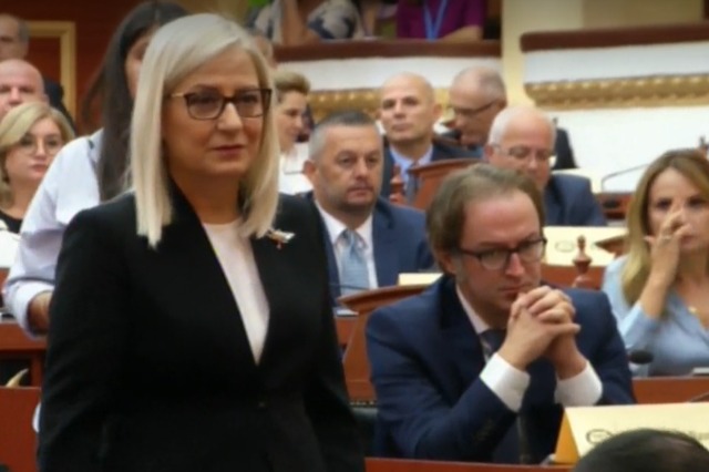 Lindita Nikolla zgjidhet kryetare e Kuvendit të Shqipërisë