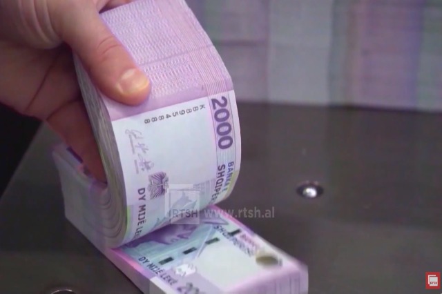 Llogari bankare falas për pensionistët, ekspertja thotë se problemi është për zonat e thella