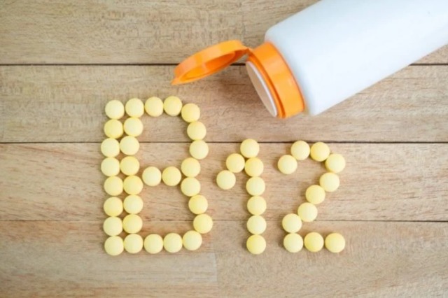 Mungesa e vitaminës B12, cilat janë simptomat e mundshme?
