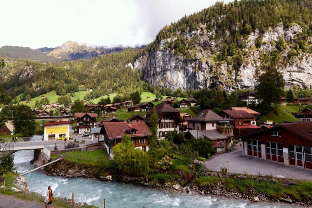 Mbingarkimi me turistë, fshati zviceran do vendosë taksë për vizitorët