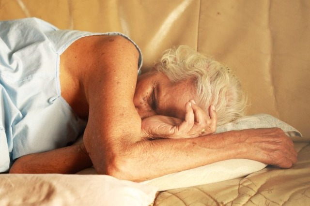 Studimi/ Gjumi i thellë ju mbron nga humbja e kujtesës, Alzheimeri dhe demenca