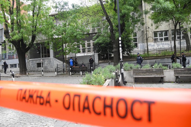 Rrezik në një tjetër shkollë në Serbi, nxënësi kërcënon mësuesin me bombë