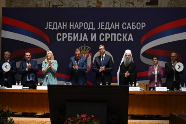 Në Beograd mbahet “Kuvendi gjithëserb” i Serbisë dhe Republikës Serbe