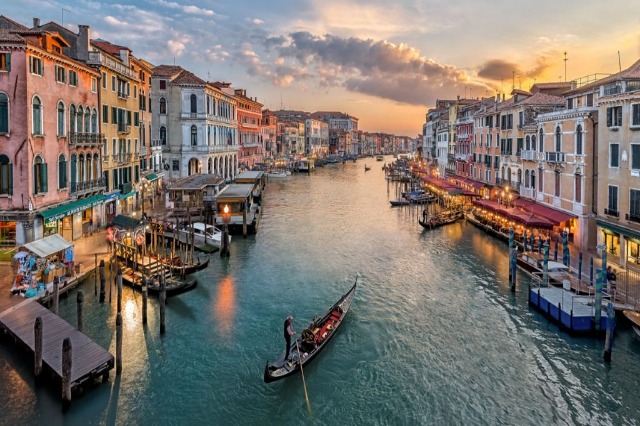 Nga 2023 për të hyrë në Venecia duhet të rezervosh! Taksë 3-10 dollarë për turistët për të parë ‘kurorën e bukurisë’ së Italisë