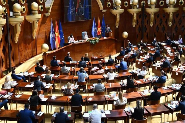 Maqedoni e Veriut, miratohen ndryshimet në Ligjin për Mbrojtjen e Popullatës nga Sëmundjet Infektive