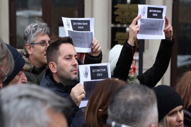 Shkup: Punonjësit e administratës publike protestojnë për rritje pagash