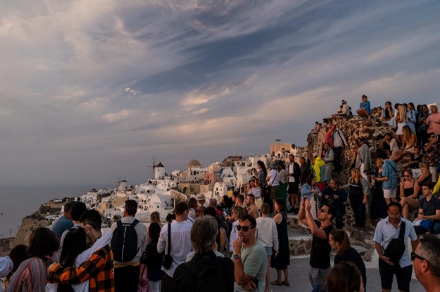 Si mbiturizmi po rrezikon vreshtat 3000 vjeçar të Santorinit