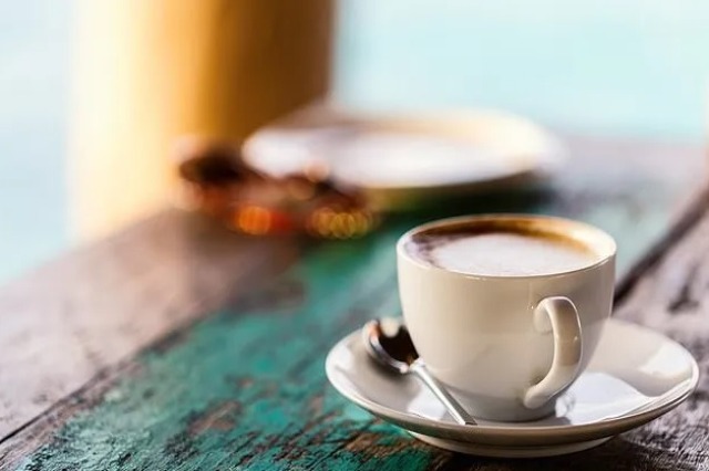 Pirja e dy ose më shumë filxhanëve kafe mund të dyfishojë rrezikun e vdekjes nga sëmundjet e zemrës