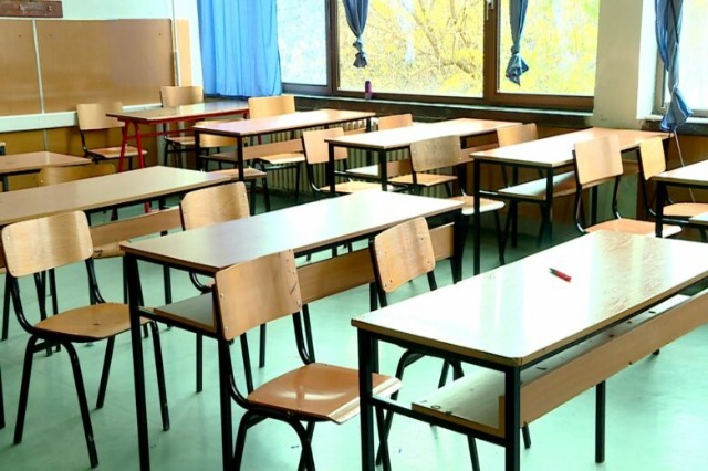 Maqedoni, vapa shkurton orët e mësimit