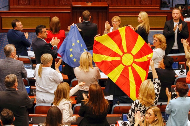 Ndryshimet kushtetuese/ Opozita maqedonase paralajmëron zgjedhjet e reja