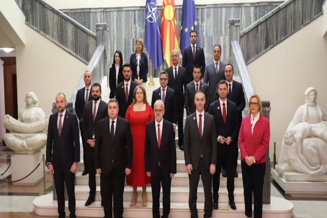 Talat Xhaferi merr vendimet si kryeministër i ri i Maqedonisë së Veriut, shkarkon dy ministra