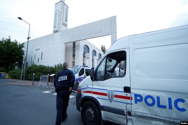 Ministri francez: Xhamitë në dy qytete nën mbrojtjen e policisë