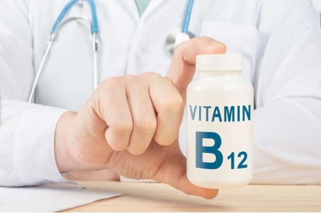 Cilat janë simptomat e mundshme të mungesës së vitaminës B12?