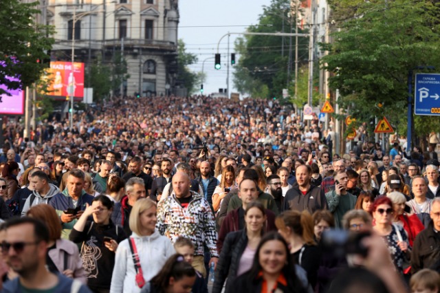 Protestat në Beograd, Vuçiç : Nuk do t’i dorëzohem presionit!