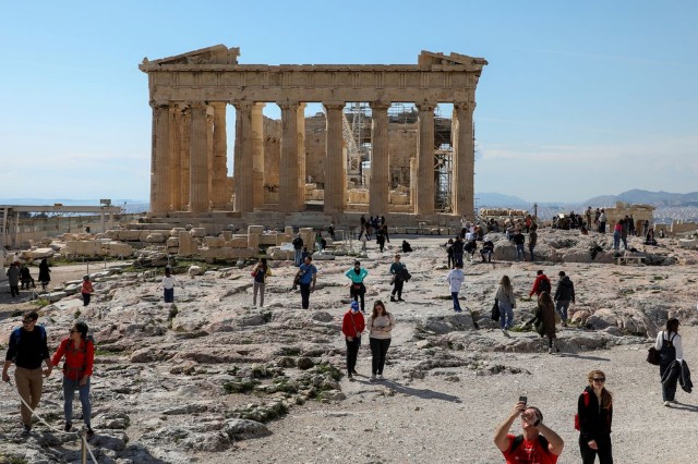 Greqia heq kufizimet e COVID për sezonin turistik veror