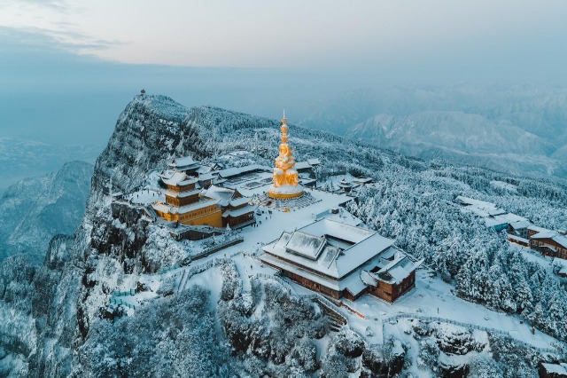 Mali Emei, një botë përrallash