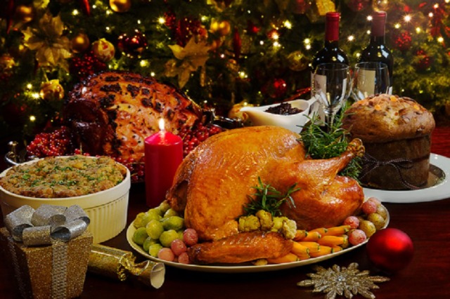 Kombinimi i antipastave për një tryezë festive për mbrëmjen e ndërrimit të viteve