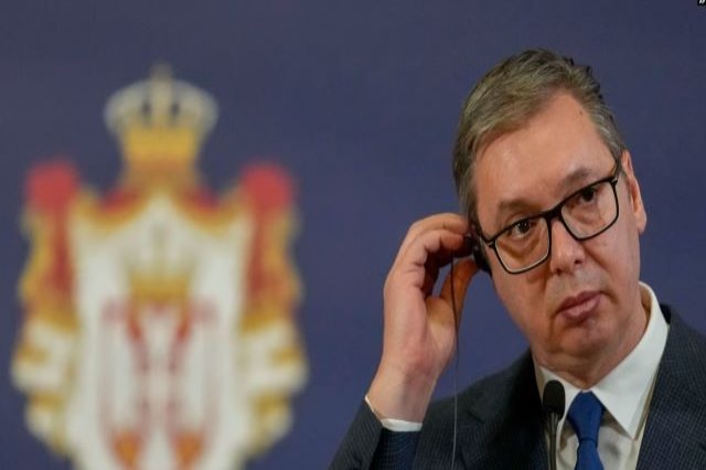 Vuçiq e quan “hipokrit” reagimin e ndërkombëtarëve për ndalimin e qytetarëve të Kosovës