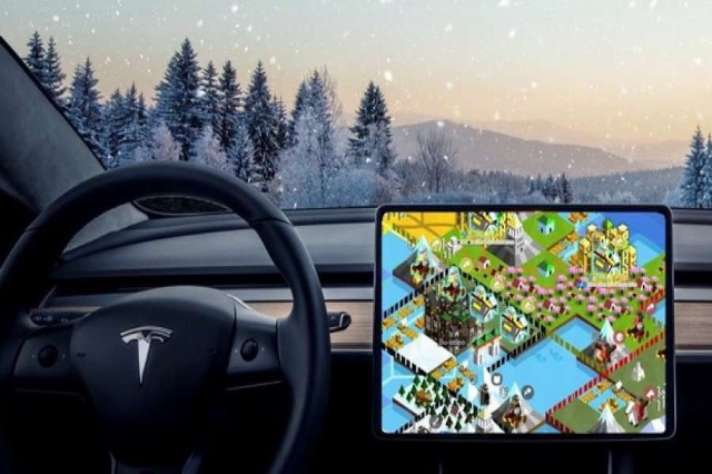 Nis hetimi për veturat e Teslas që lejojnë lojëra në ekranin qendror