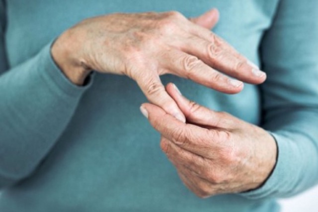 Osteoartriti, sëmundja e mundimshme që luftohet përmes ushqimit
