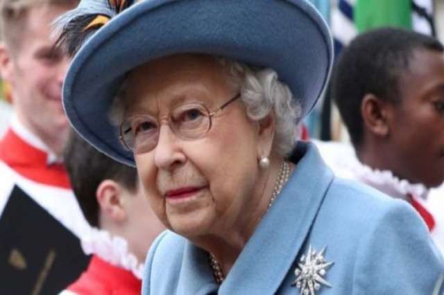 Mbretëresha Elizabeth II i rikthehet punës