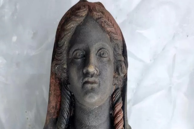 FOTO/ Zbulohen statuja bronzi 2300 vjet të vjetra në Itali, ekspertët: Mund të rishkruajë historinë