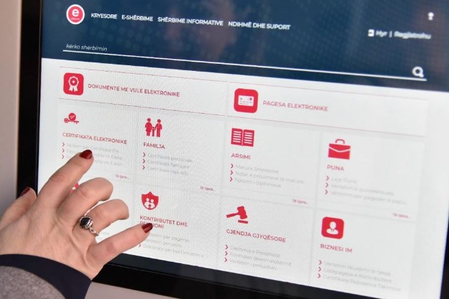 E-Albania ndihmë edhe përmes chat-it