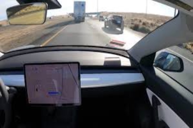 Nga San Francisco deri në Los Angeles, Tesla udhëton më shumë se 613 km pa ndihmën e askujt