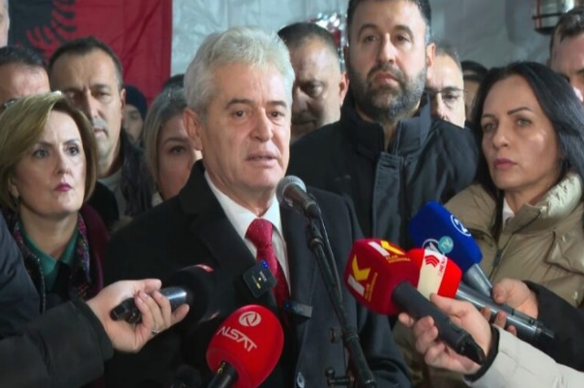 Ali Ahmeti porosit kryeministrin Mickoski: Respektoni Marrëveshjen, mos prekni në palcën e shqiptarëve!