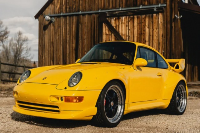 Porsche 911 Turbo e verdhë duket e mrekullueshme