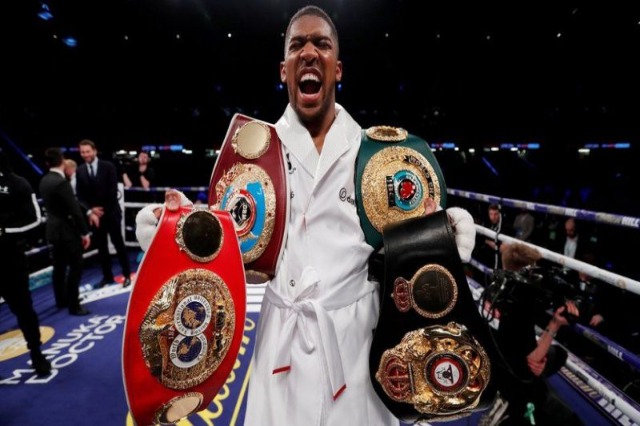 Joshua rrezikon gjerdanin, WBO gati t’i heqë titullin kampion