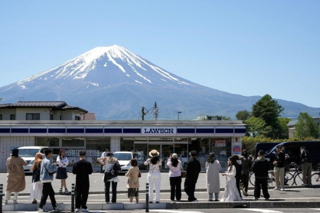 Japonia bllokon pamjen ikonë të malit Fuji për të penguar turistët