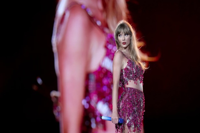 E shoqëruan gjatë turneut, Taylor Swift falënderon me bonus 100 mijë dollarë shoferët e kamionëve