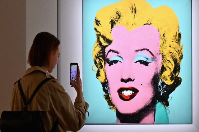 Portreti i famshëm i Marilyn Monroe shitet në ankand për 195 milionë dollarë