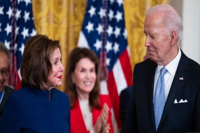 Pelosi fajëson Bidenin për humbjen e demokratëve: Duhej të ishte larguar më shpejt nga gara