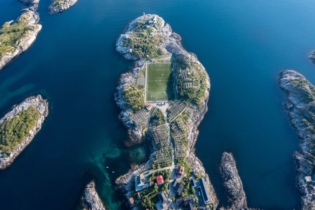 Fotot mahnitëse të fushave më të mrekullueshme të futbollit në botë