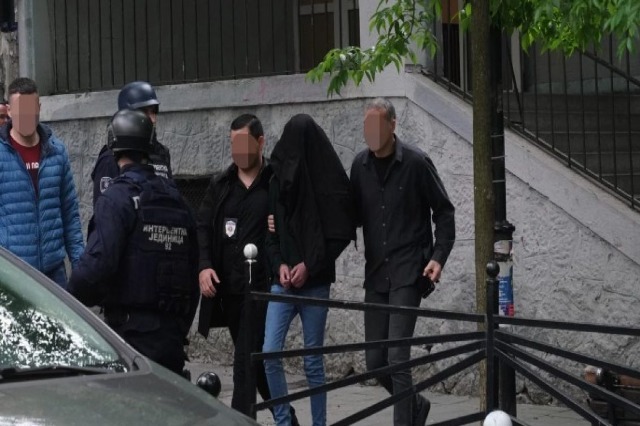 Masakra në shkollë, para se të ndërmerrte sulmin, djali ishte ushtruar në poligon me të atin