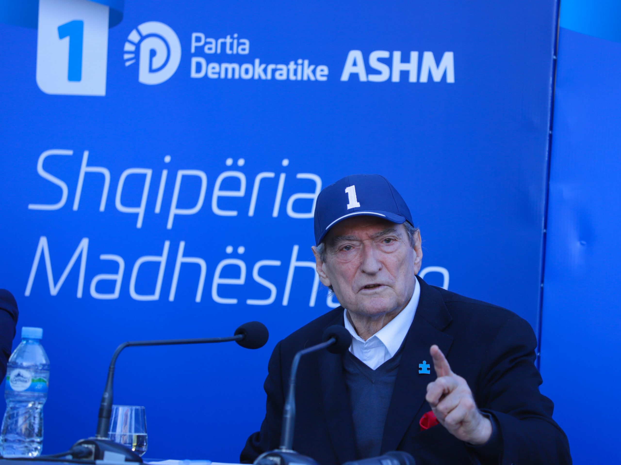 Berisha me fermerët në Elbasan: Rama shkatërroi bujqësinë, hapi kufijtë për prodhimet serbe