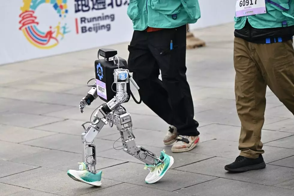 Në Pekin mbahet gjysmëmaratona e parë në botë e robotëve humanoidë