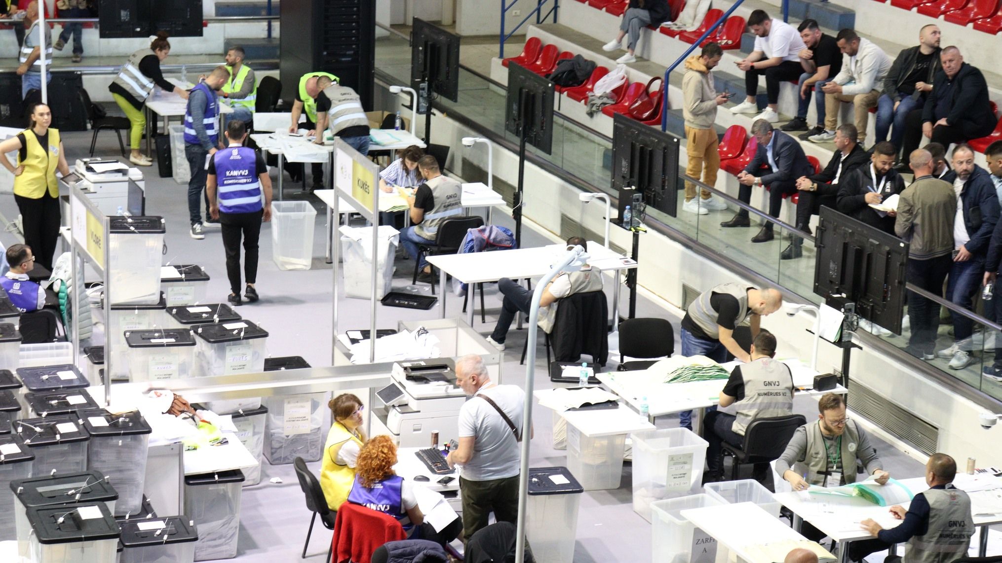 Mbyllet numërimi i votave nga diaspora për partitë, procesi për kandidatët vijon në 11 qarqe