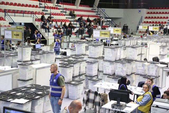 Votat e diasporës në Greqi, betejë e fortë mes PD-së dhe PS-së për mandatin e 4-ët   