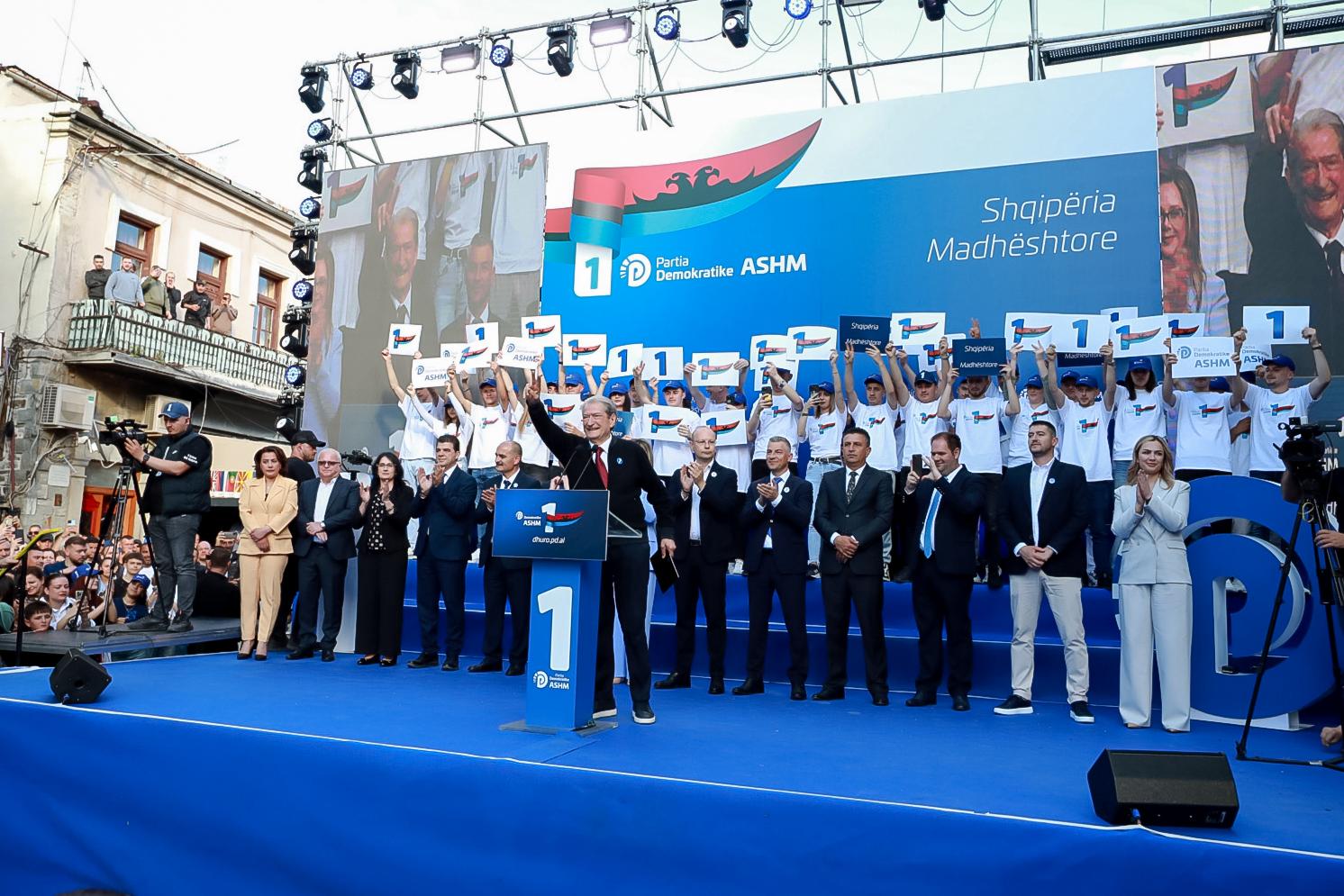 “Ta sjellim prapë kombin në rininë e tij”, Berisha në Korçë: Jemi 4 ditë larg nga ndarja e epokave