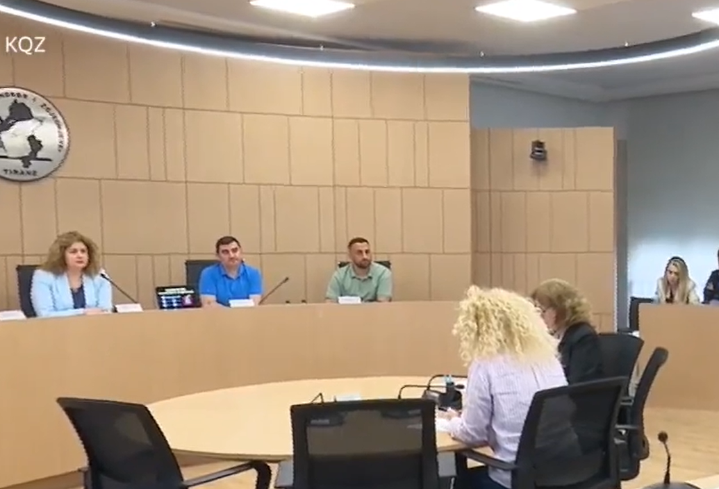 PS kërkoi shtyrjen e orarit të votimit në Vlorë deri në 22:00, dështon marrja e një vendimi në Komisionin Rregullator