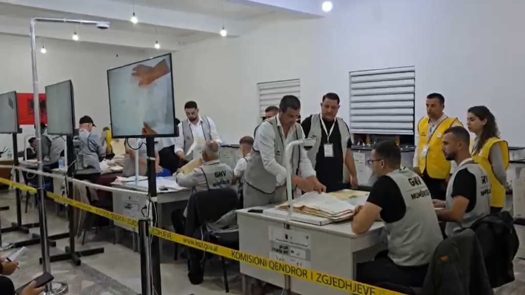PS në epërsi, kryeson në shumicën e qarqeve. PD mban Veriun