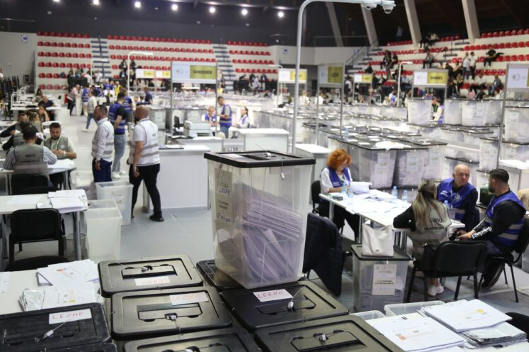 KQZ: Nuk ka vendim për të përjashtuar nga numërimi dhe vlerësimi i votave nga Greqia