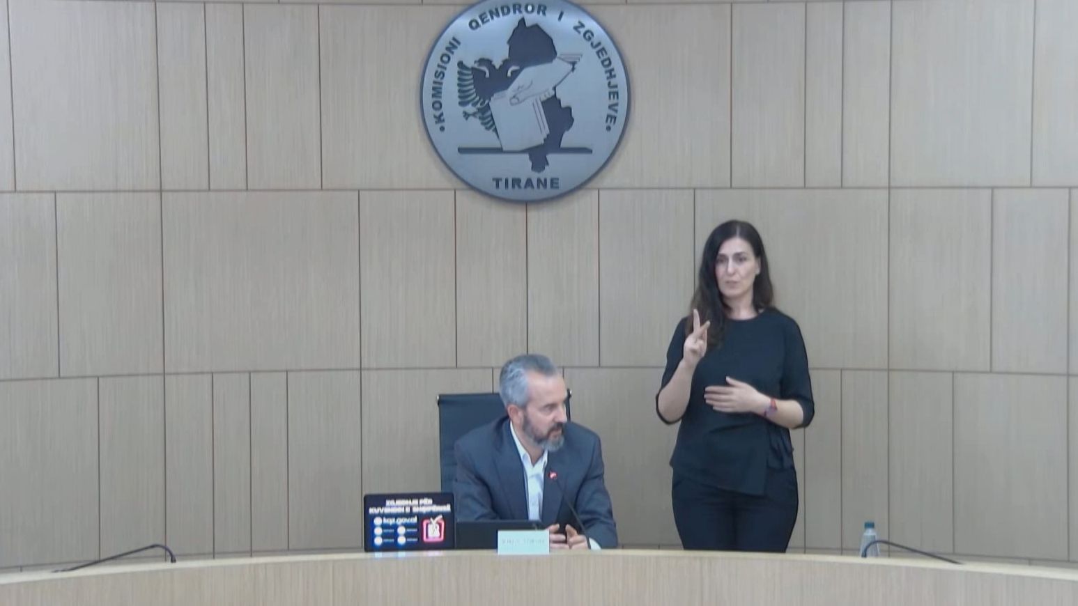 Celibashi thirrje partive: Tregoni qetësi dhe vetëpërmbajtje! Nesër shpallet rezultati i votimit elektronik në Vorë dhe njësinë 10 në Tiranë